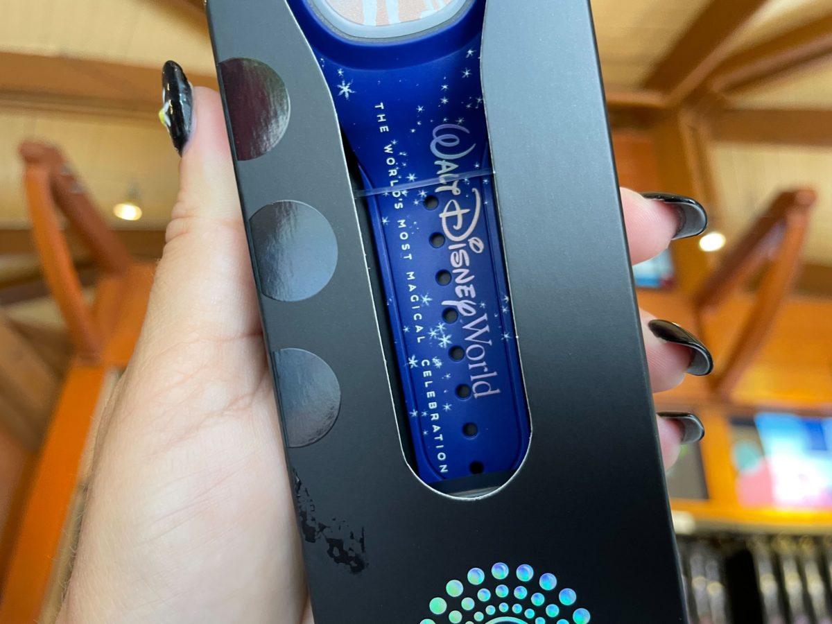 WDW Partners Statue MagicBand 2