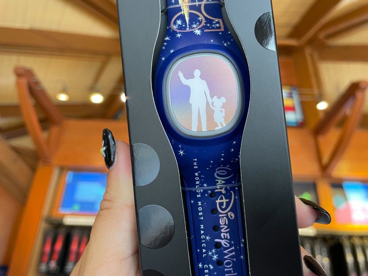 WDW Partners Statue MagicBand 4