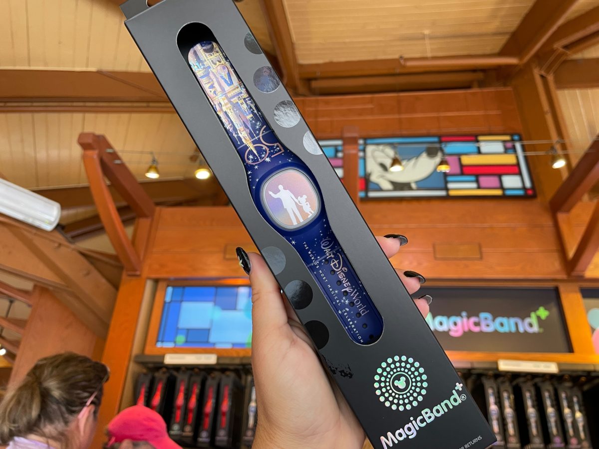 WDW Partners Statue MagicBand 5