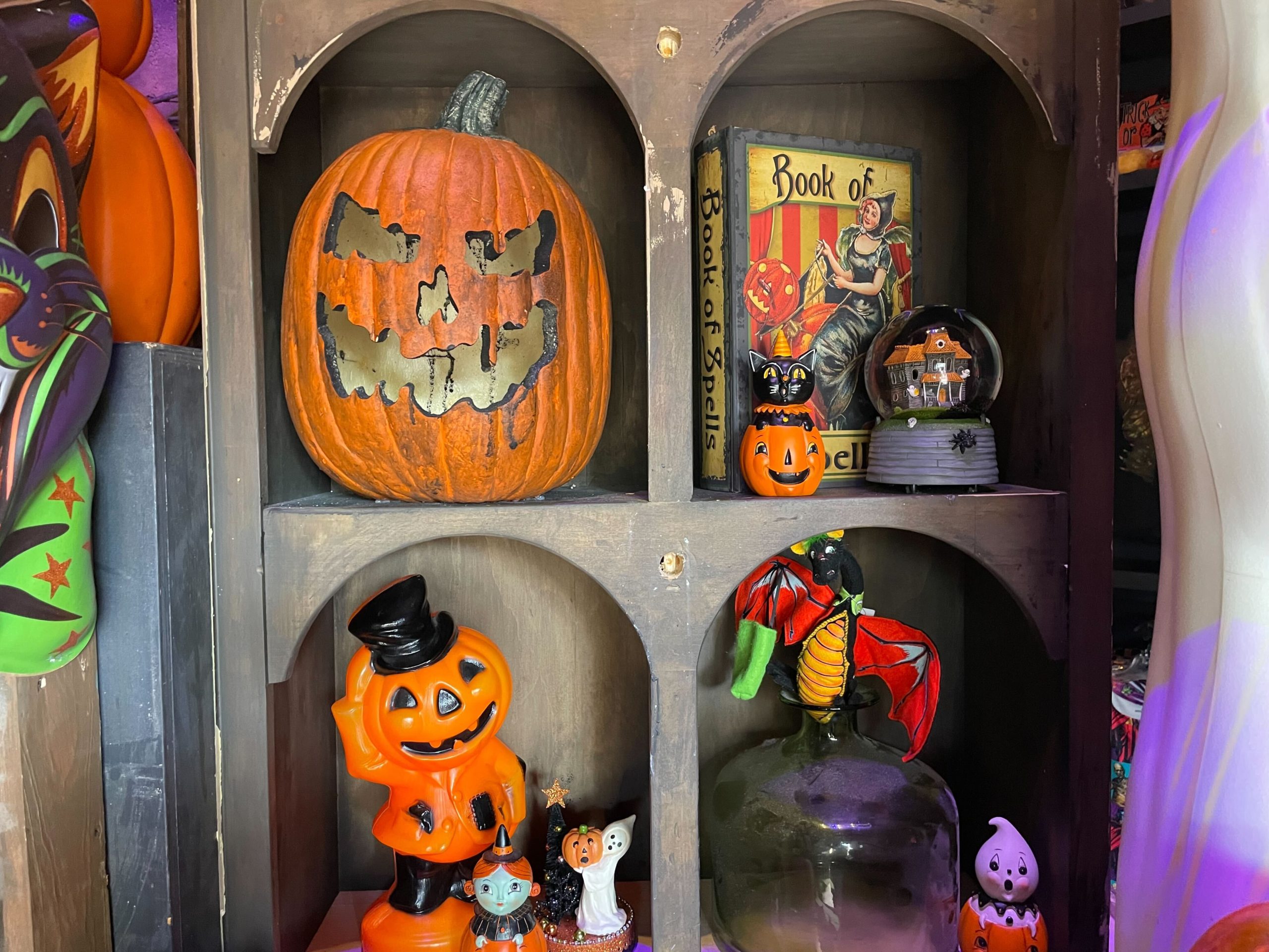 all hallows eve boutique decorations 3 scaled