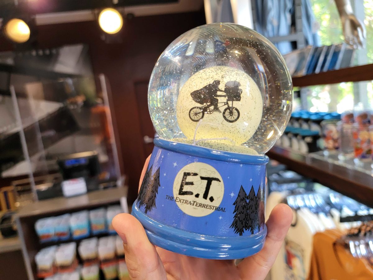 E.T. 40th anniversary snow globe