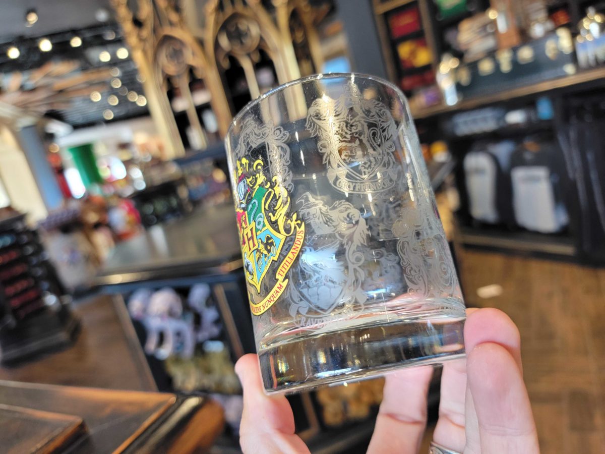 hogwarts crest glass ush 2