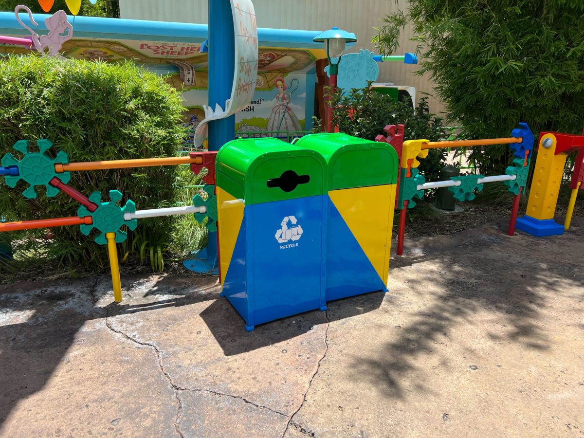 toy story land trash cans 1