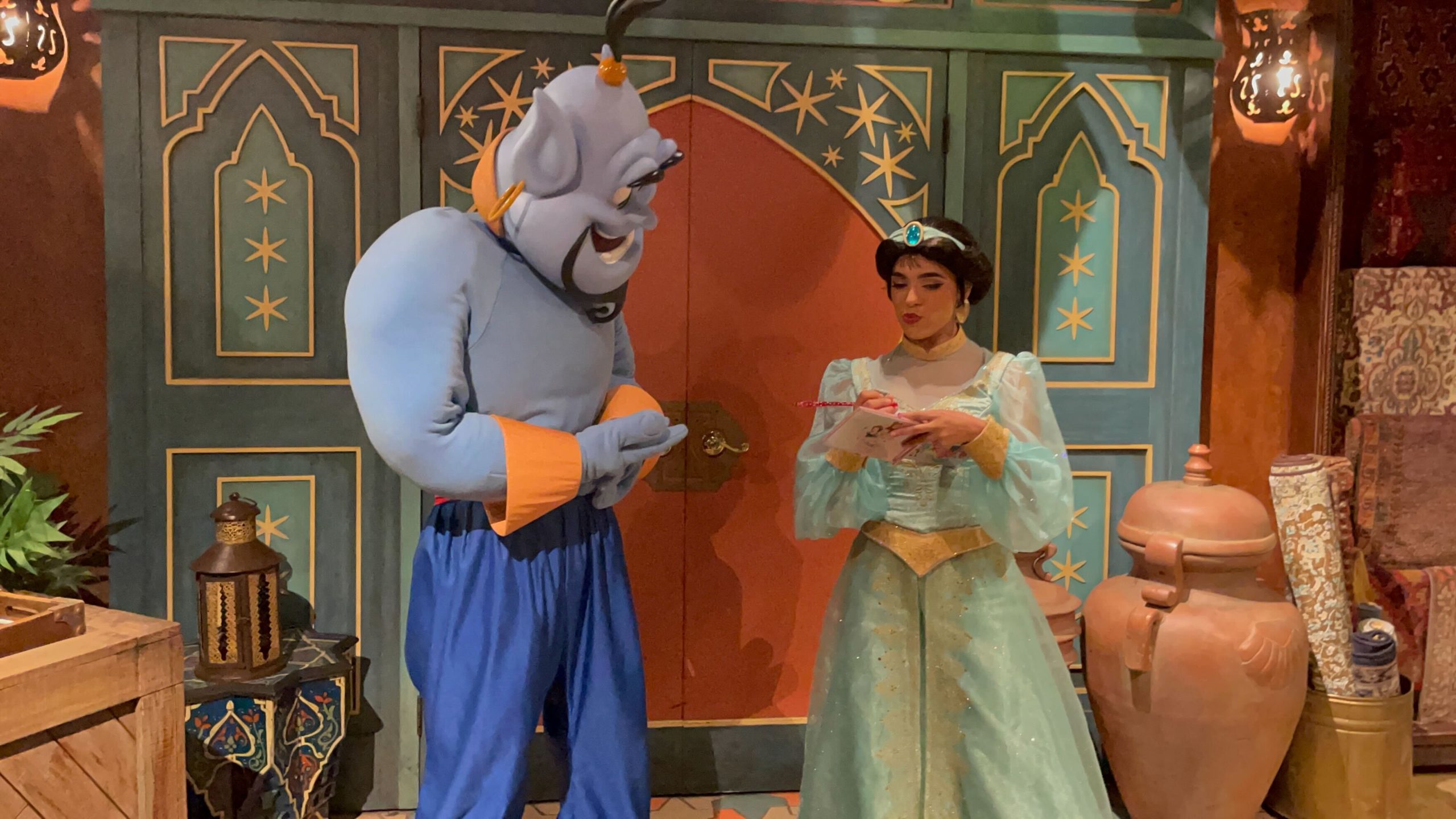 2022 MNSSHP characters Genie and Jasmine 1 scaled