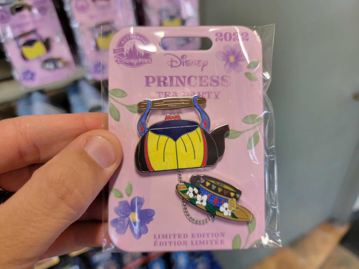 Disneyland pins 8.22 081615