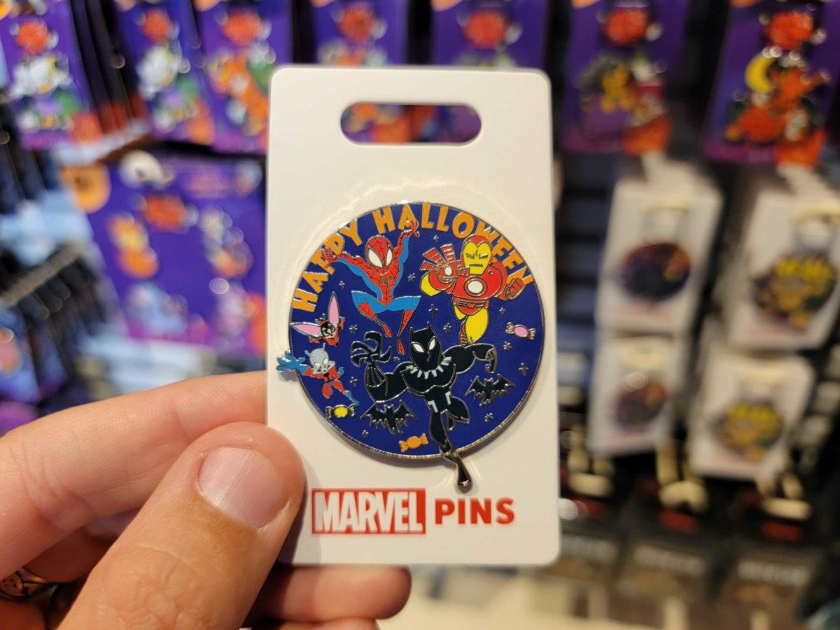Disneyland pins 8.22 100941