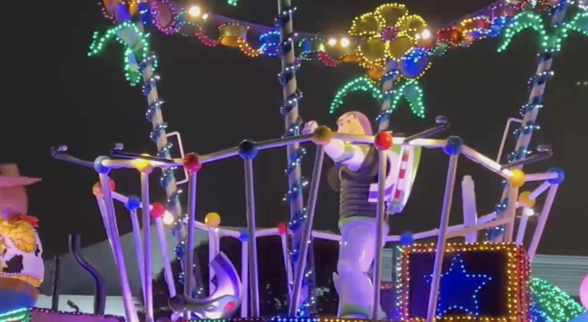 Buzz Lightyear missing chest plate during Tokyo Disneyland Electrical Parade: DreamLights