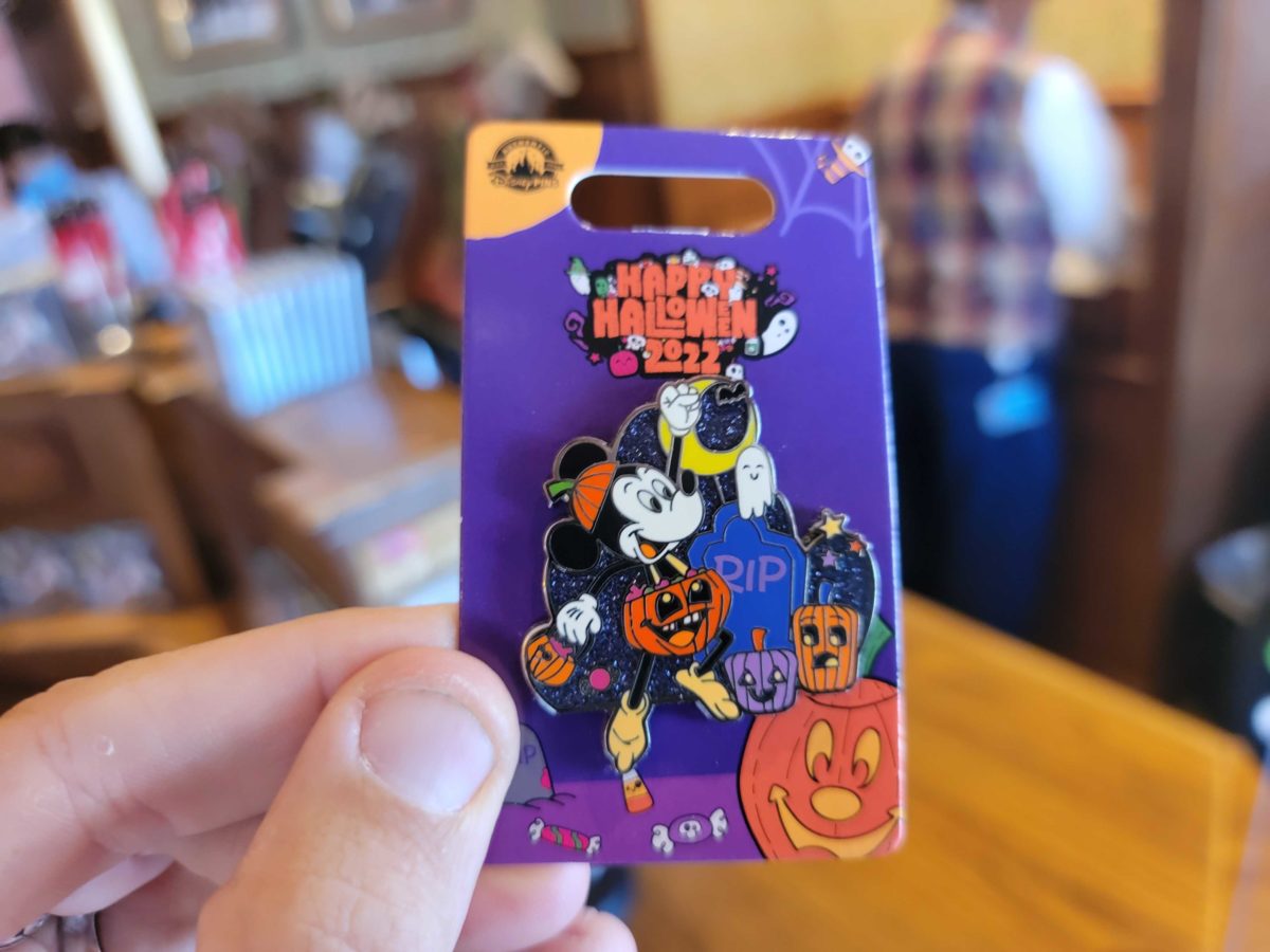 halloween 2022 mickey pumpkin pin 1
