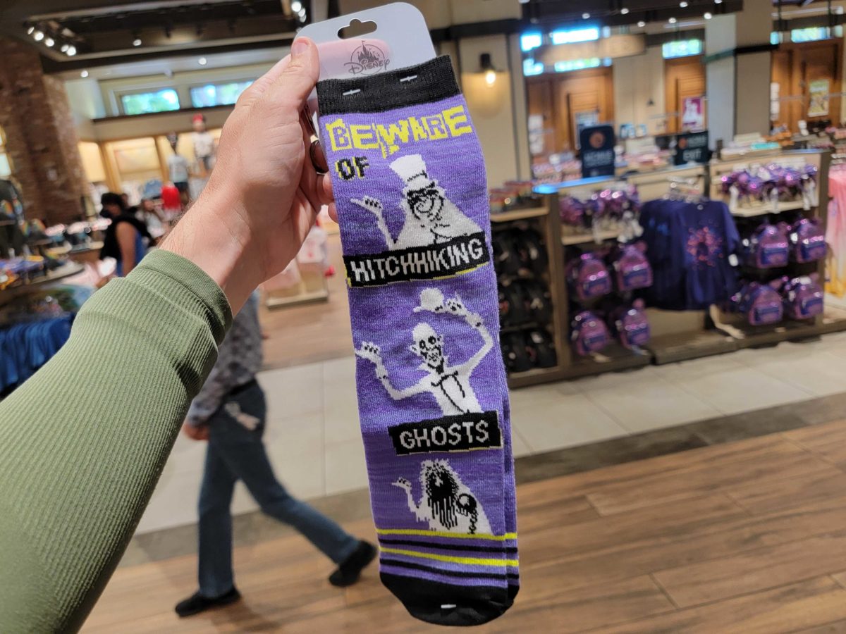 haunted mansion hitchhiking ghosts socks 1 1