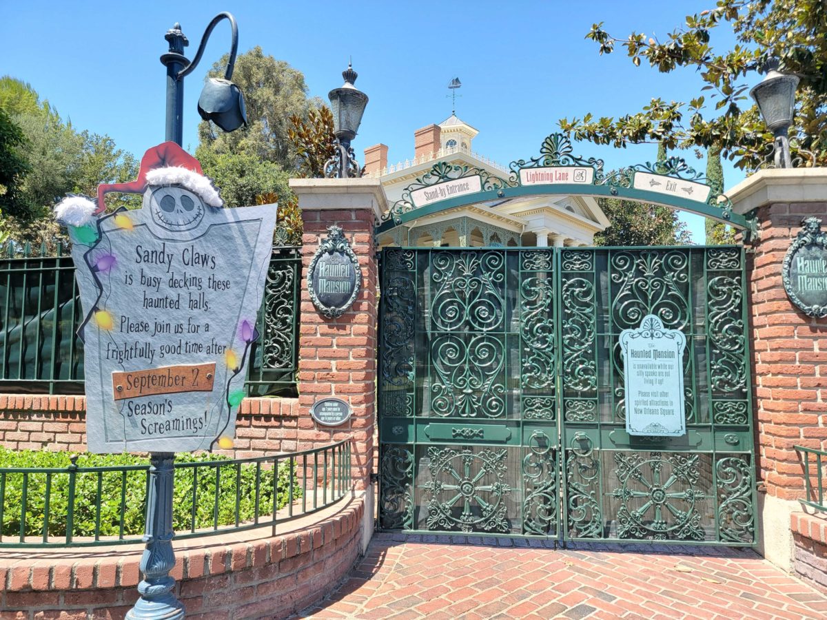 haunted mansion holiday construction 122141