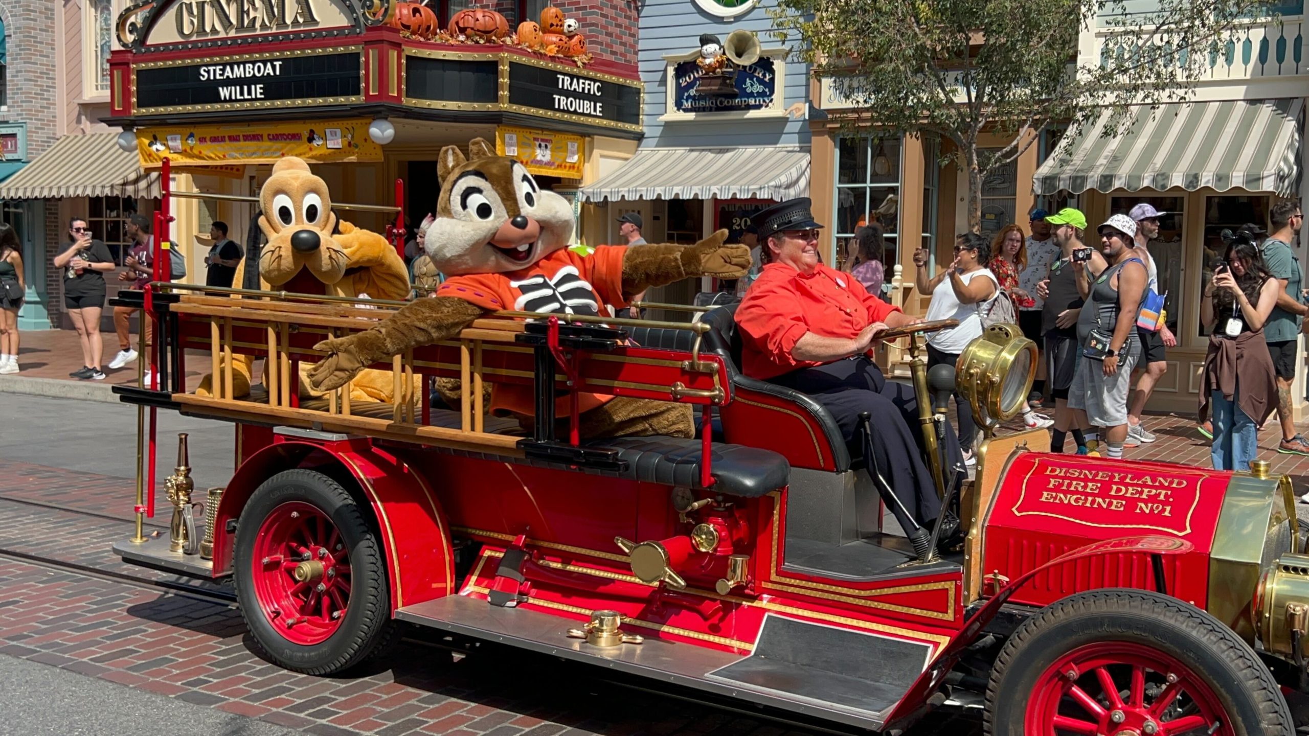 DisneylandHalloweenCavalcade2022 11 scaled