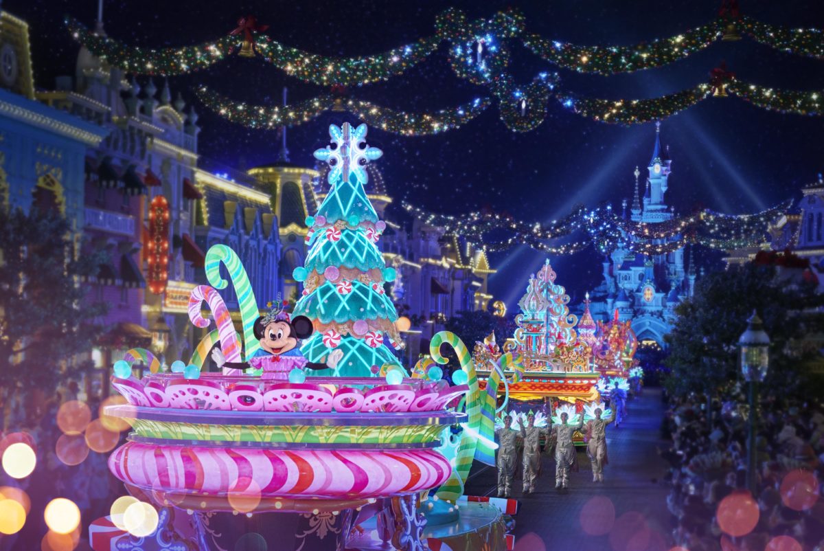 Mickeys Dazzling Christmas Parade 3
