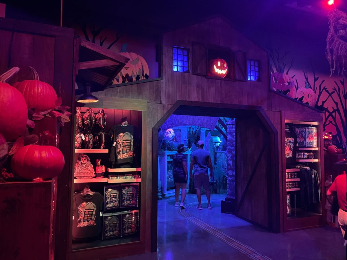 hhn 31 tribute store entrance and first room 5719