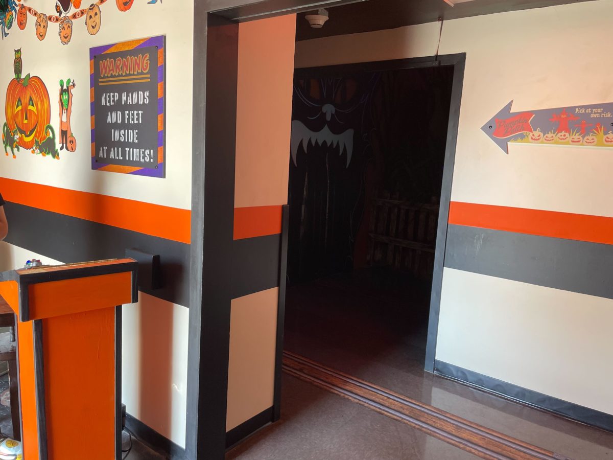 hhn 31 tribute store entrance and first room 5769
