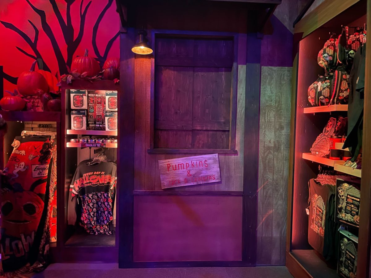 hhn 31 tribute store entrance and first room 5808