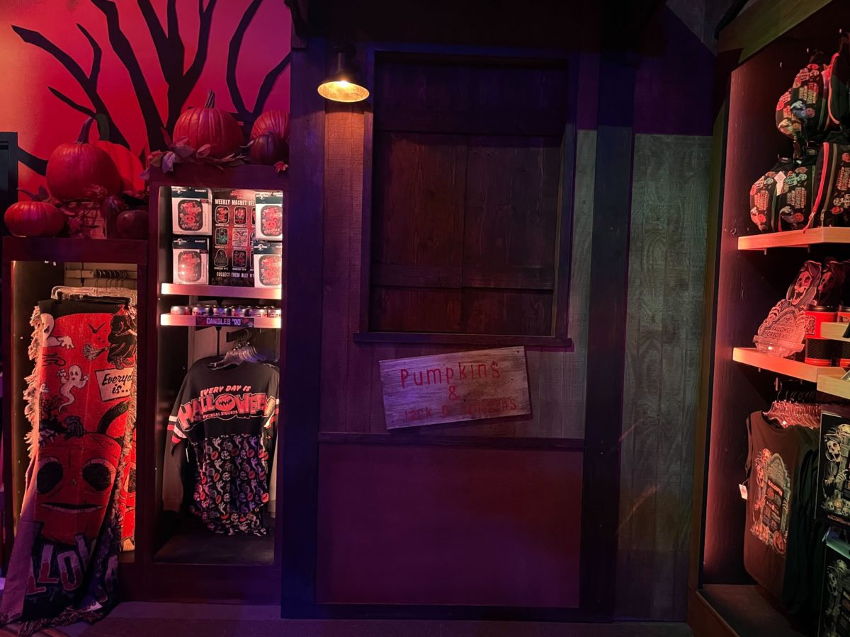 hhn 31 tribute store entrance and first room 5809