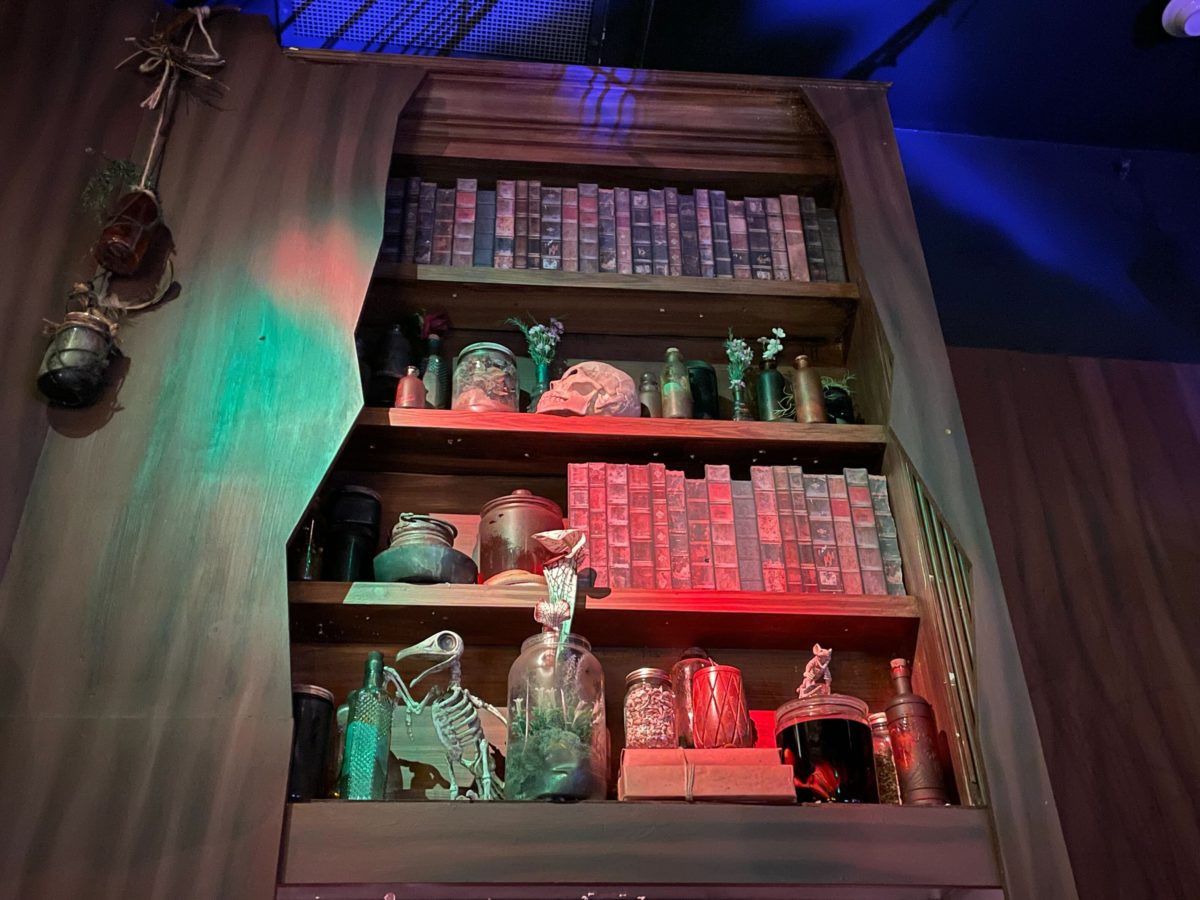 hhn 31 tribute store witch room 5680 1