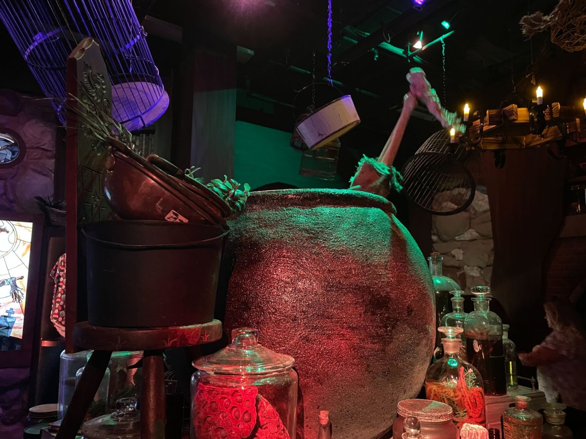 hhn 31 tribute store witch room 5851