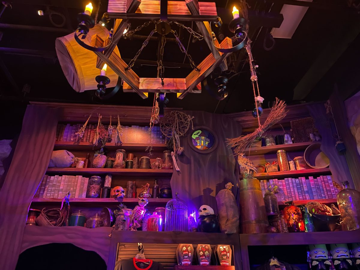 hhn 31 tribute store witch room 5857