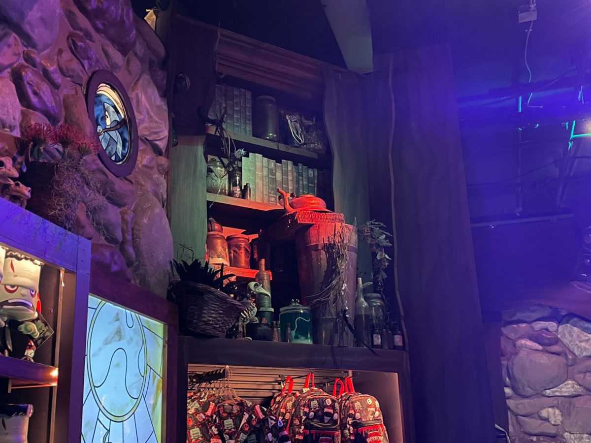 hhn 31 tribute store witch room 5858