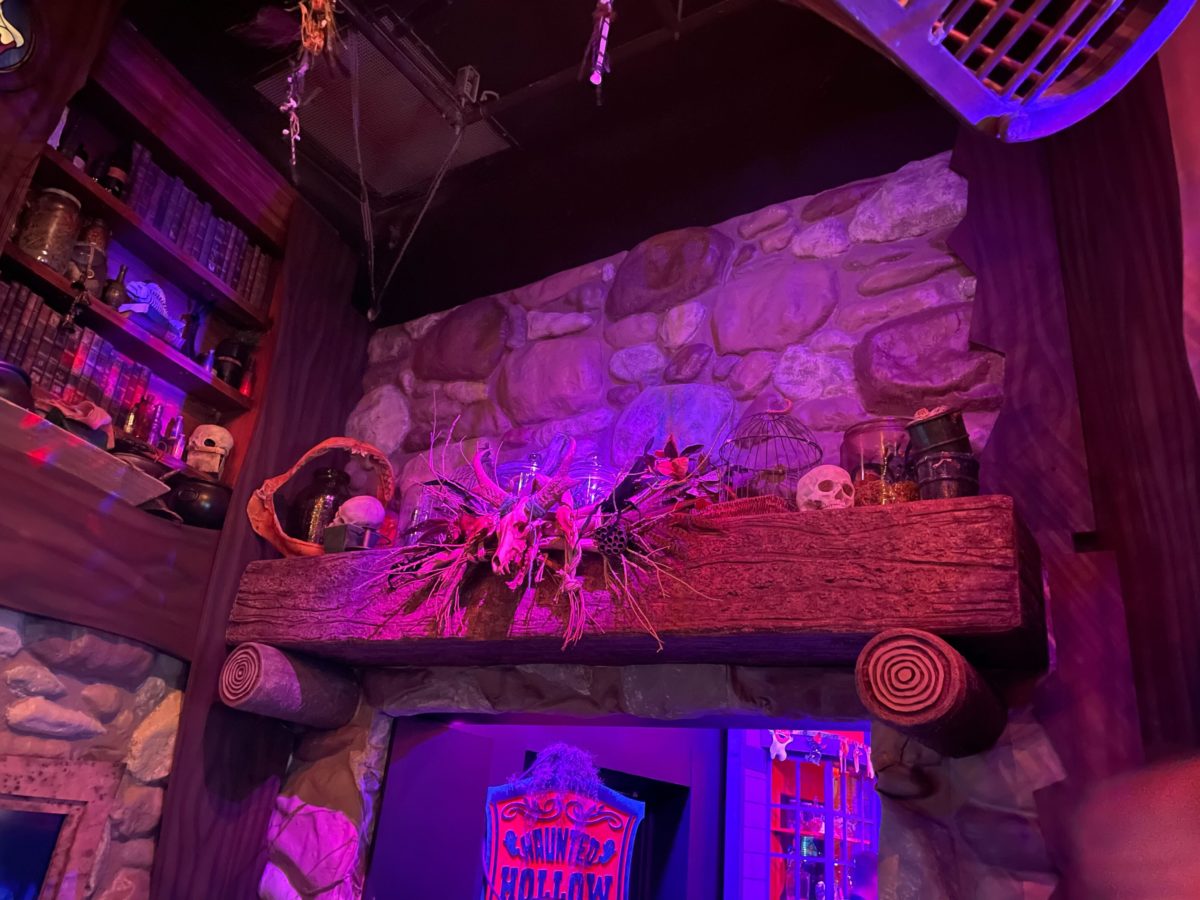 hhn 31 tribute store witch room 5861 1