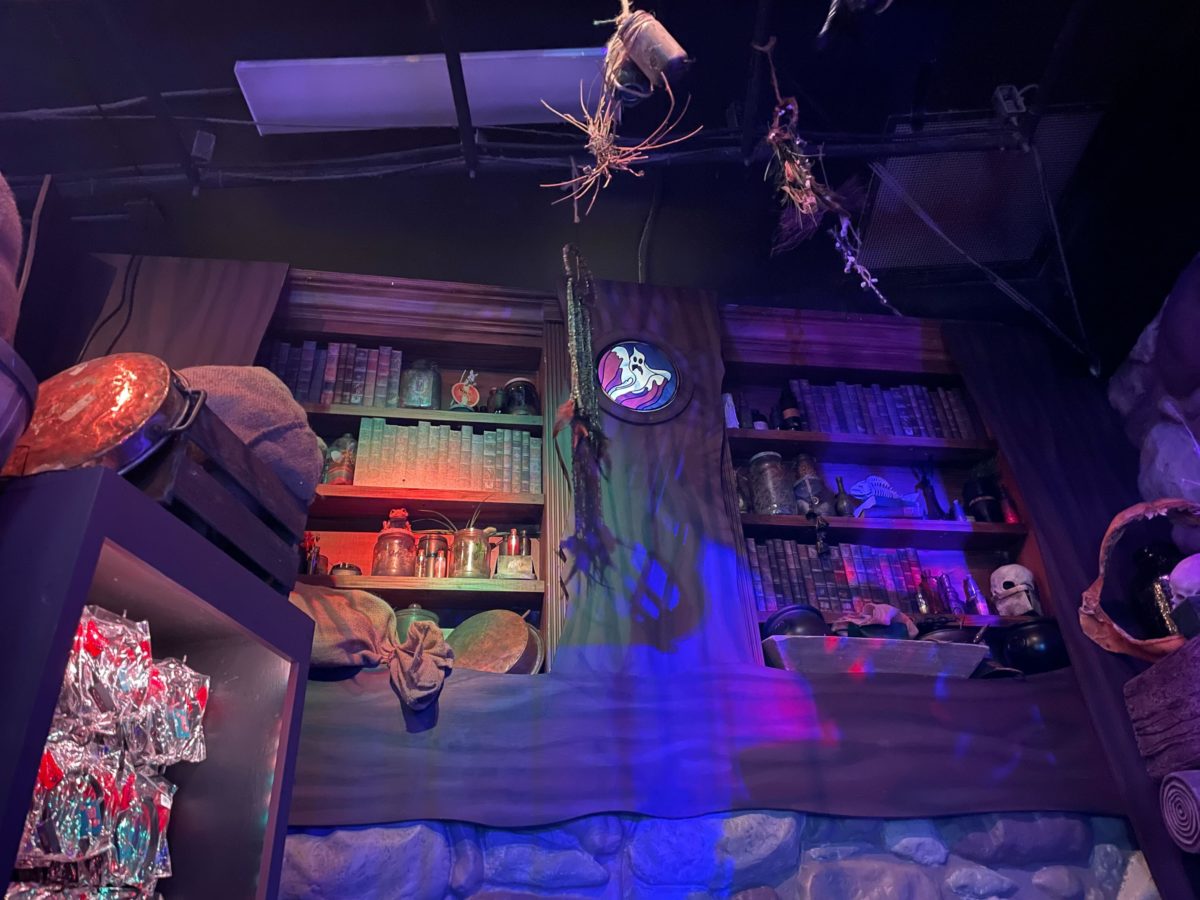 hhn 31 tribute store witch room 5863