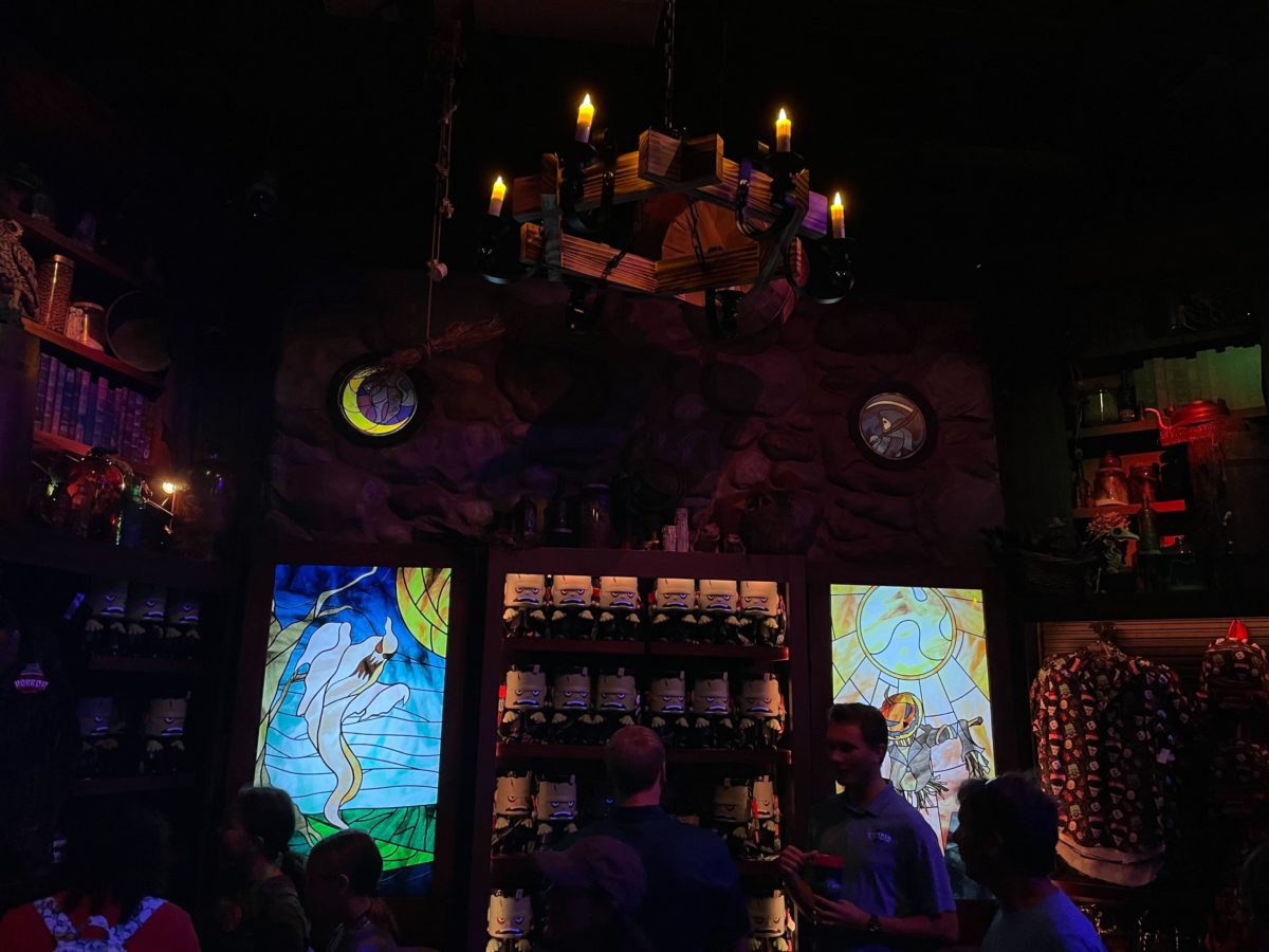 hhn 31 tribute store witch room 5864 1