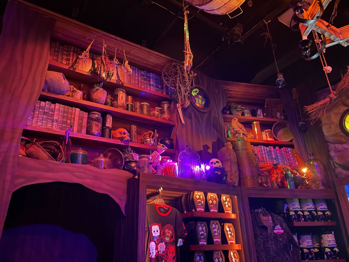hhn 31 tribute store witch room 5871