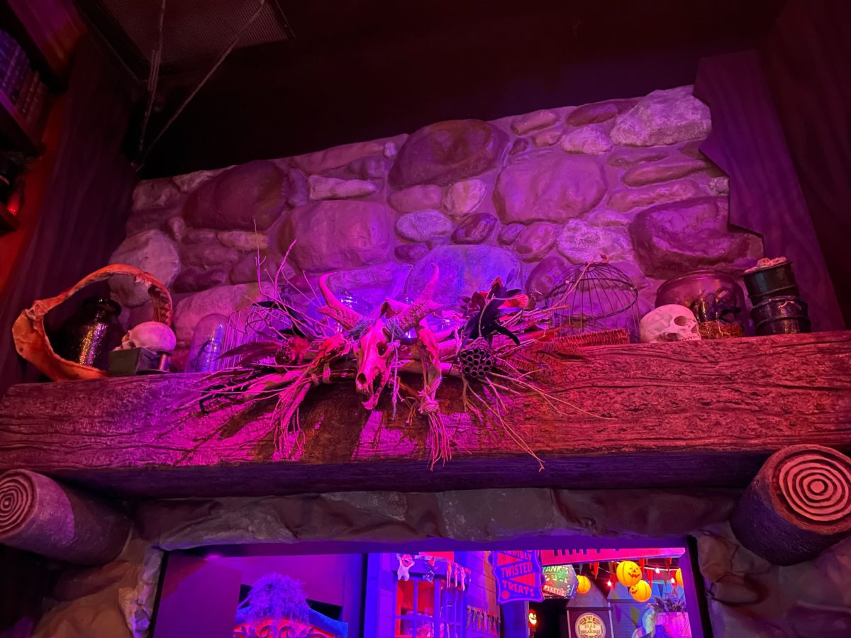 hhn 31 tribute store witch room 5872