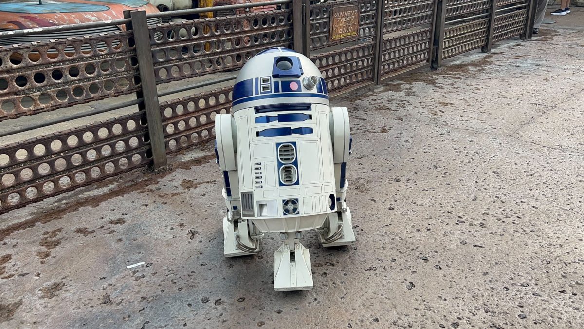 r2 d2 disney day 1