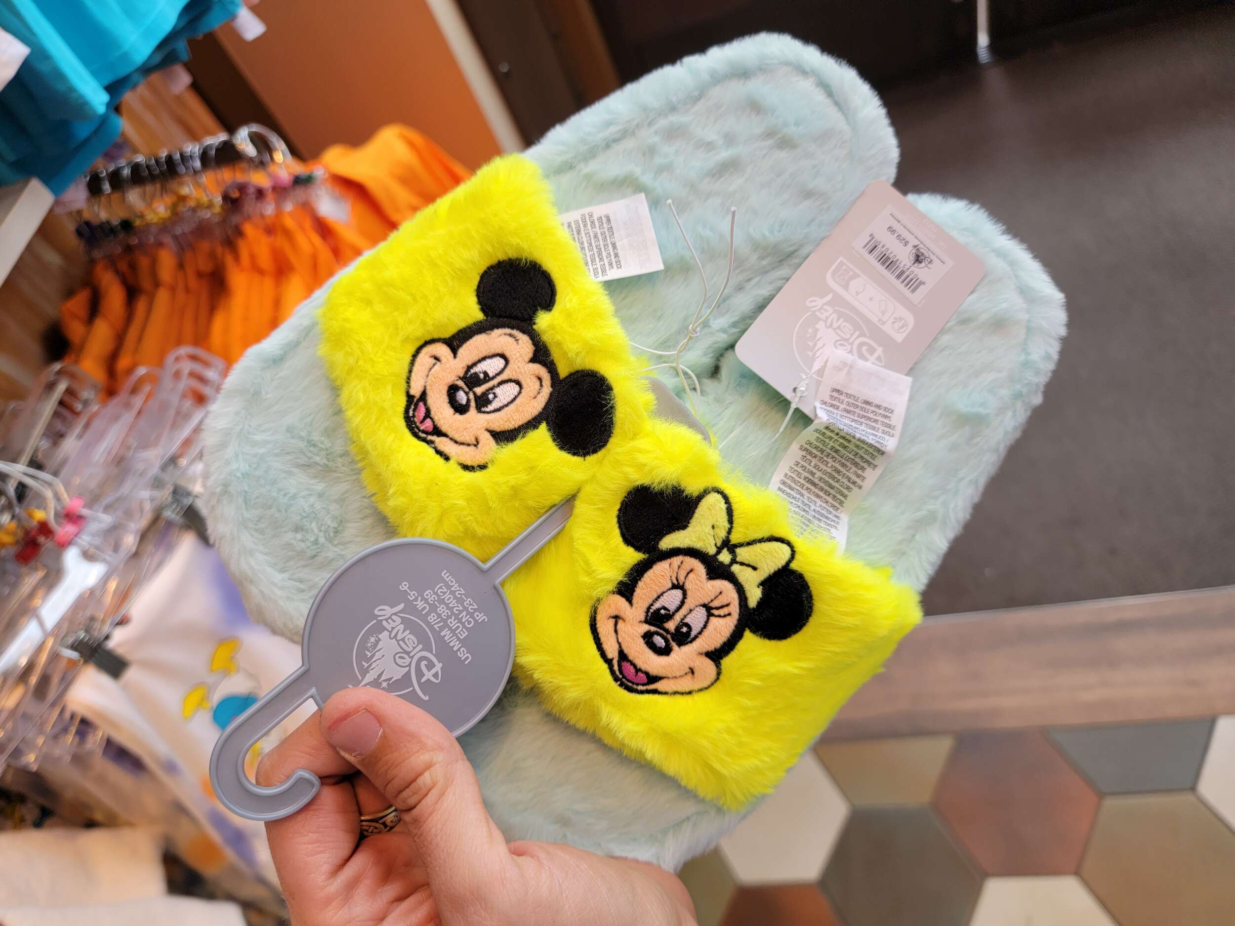DTD WoD Mickey Minnie Retro Fuzzy Slippers