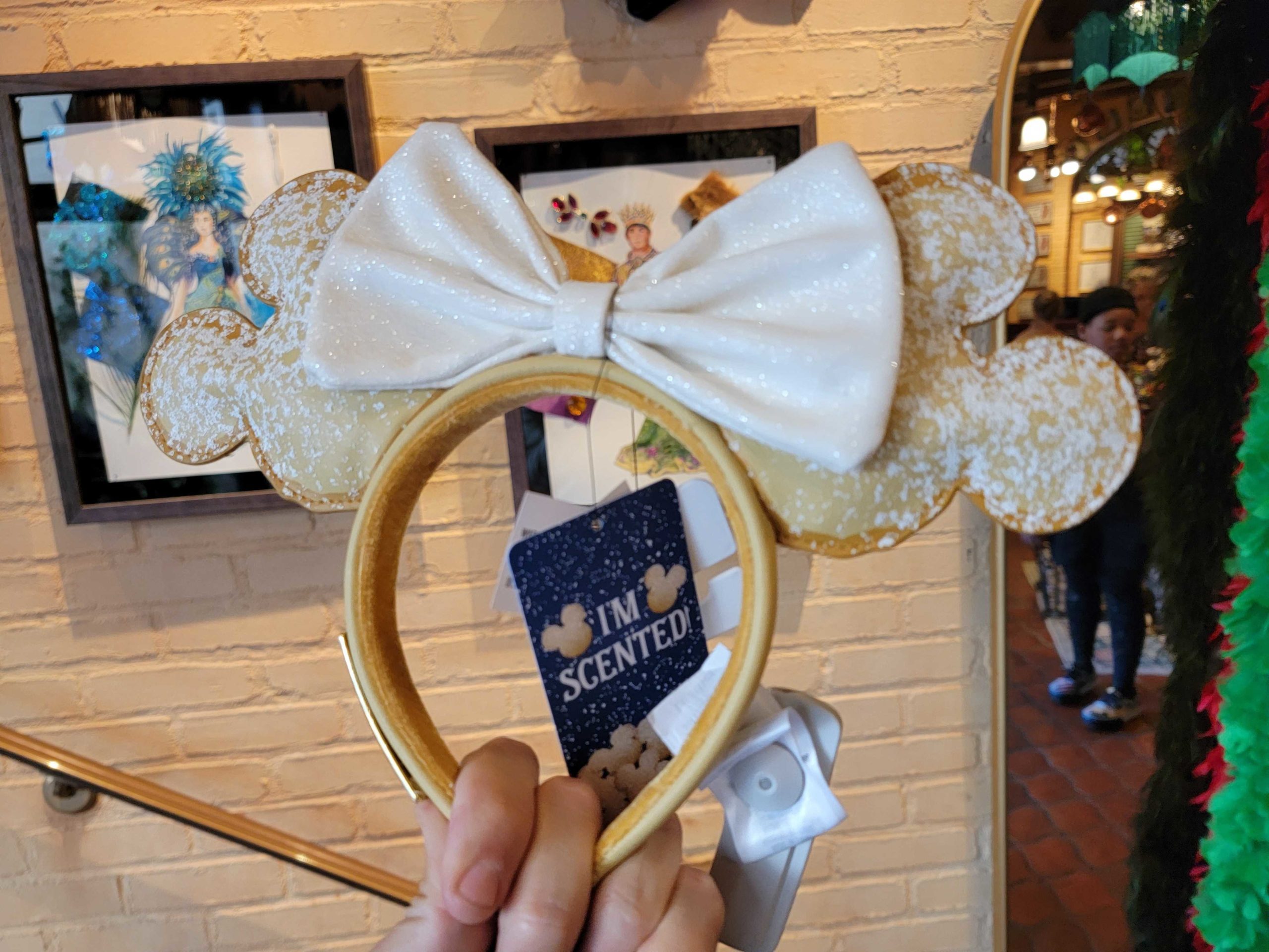 Disneyland Eudora's Chic Boutique featuring Tiana's Gourmet Secrets Beignet headband full view
