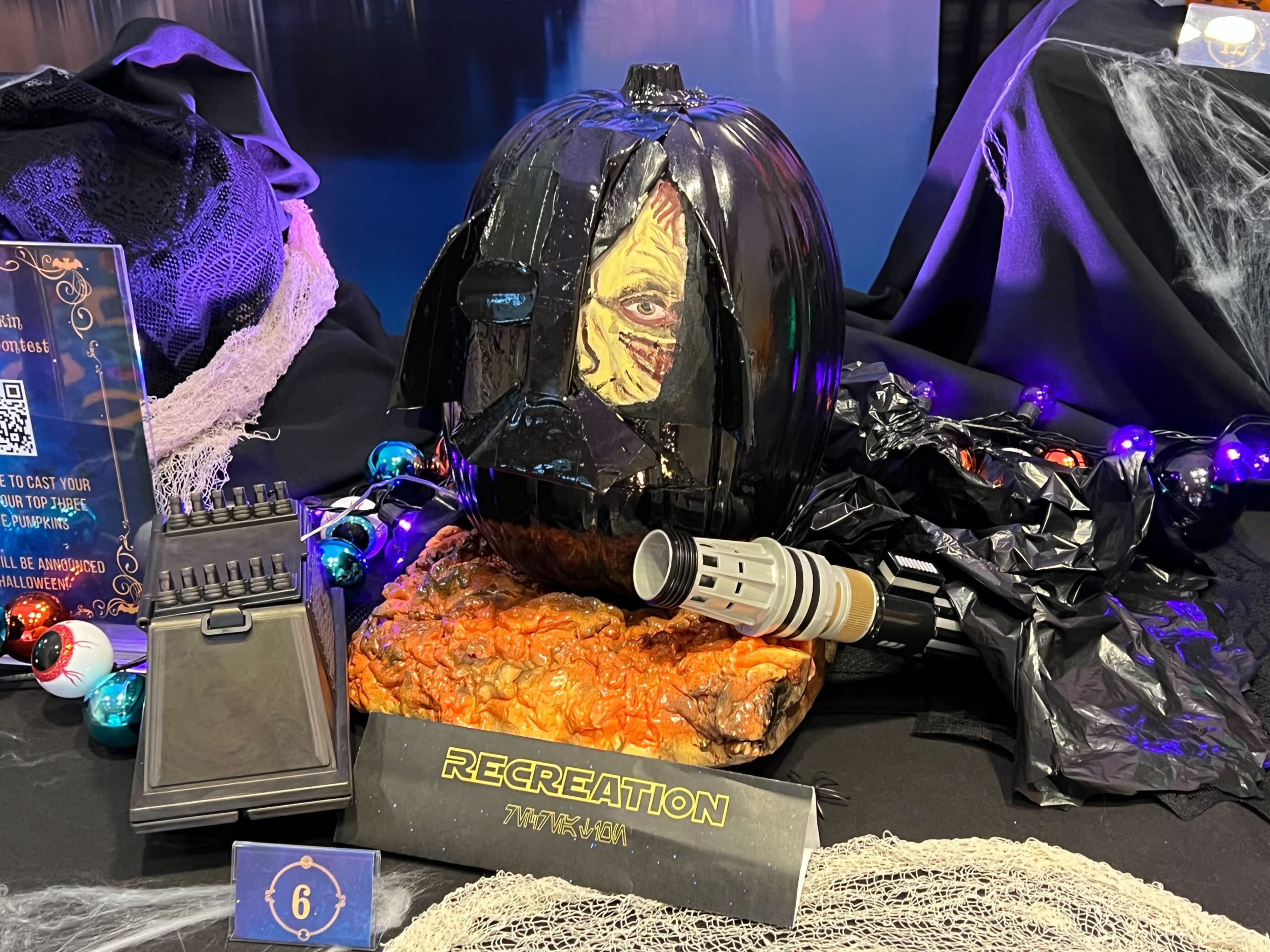 Cast Member Pumpkin Decorating Contest Begins at Disney's Grand Floridian Resort & Spa 8 GranFloPumpkinCarvingContest2022 10 scaled