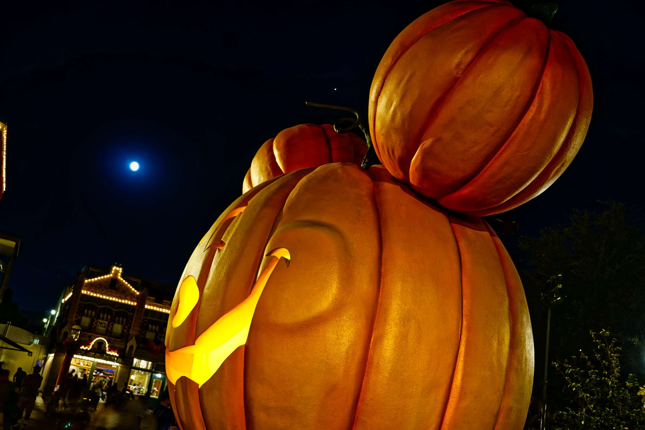 Pumpkin Mickey with Moon Disneyland