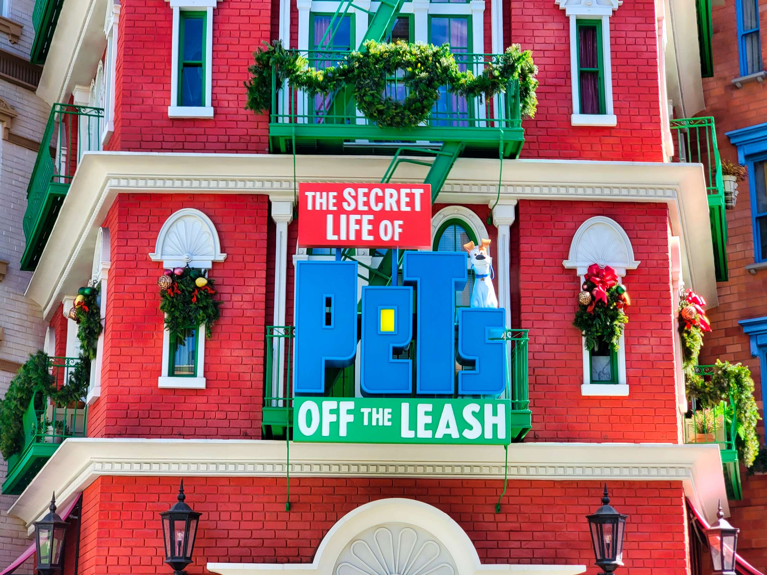 USH Secret Life of Pets Christmas Deco 2