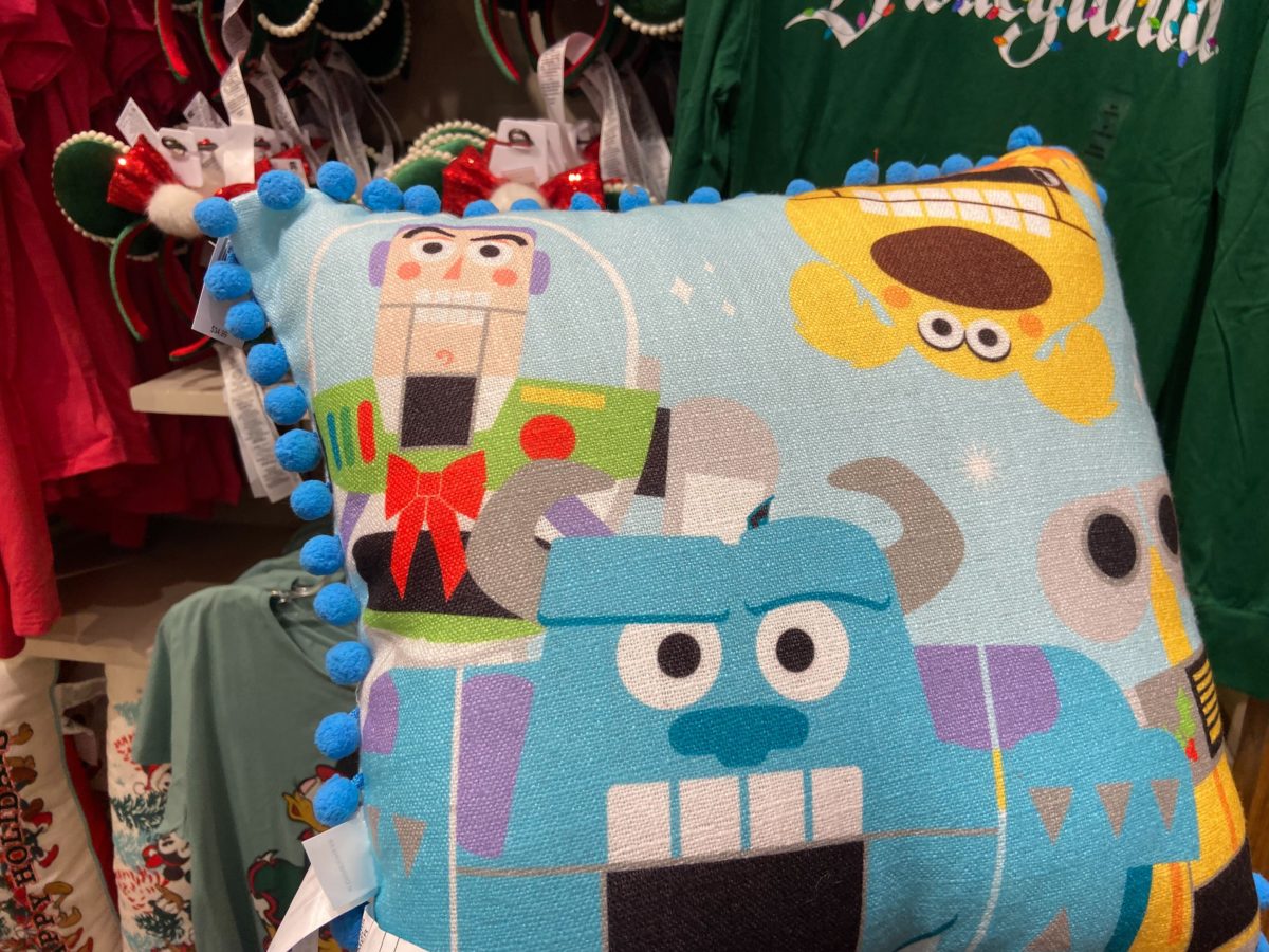 pixar holiday pillow 0629