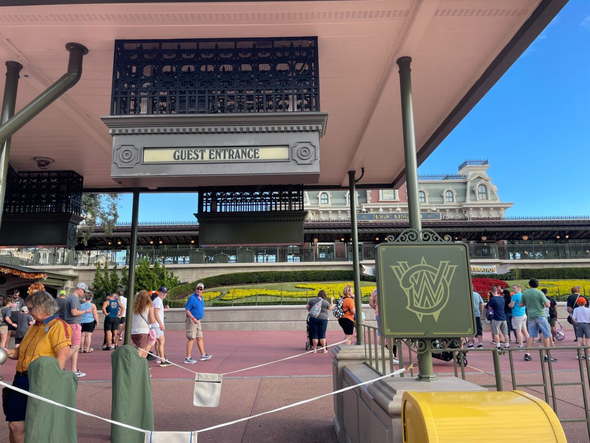 theme park entrance signs magic kingdom epcot2
