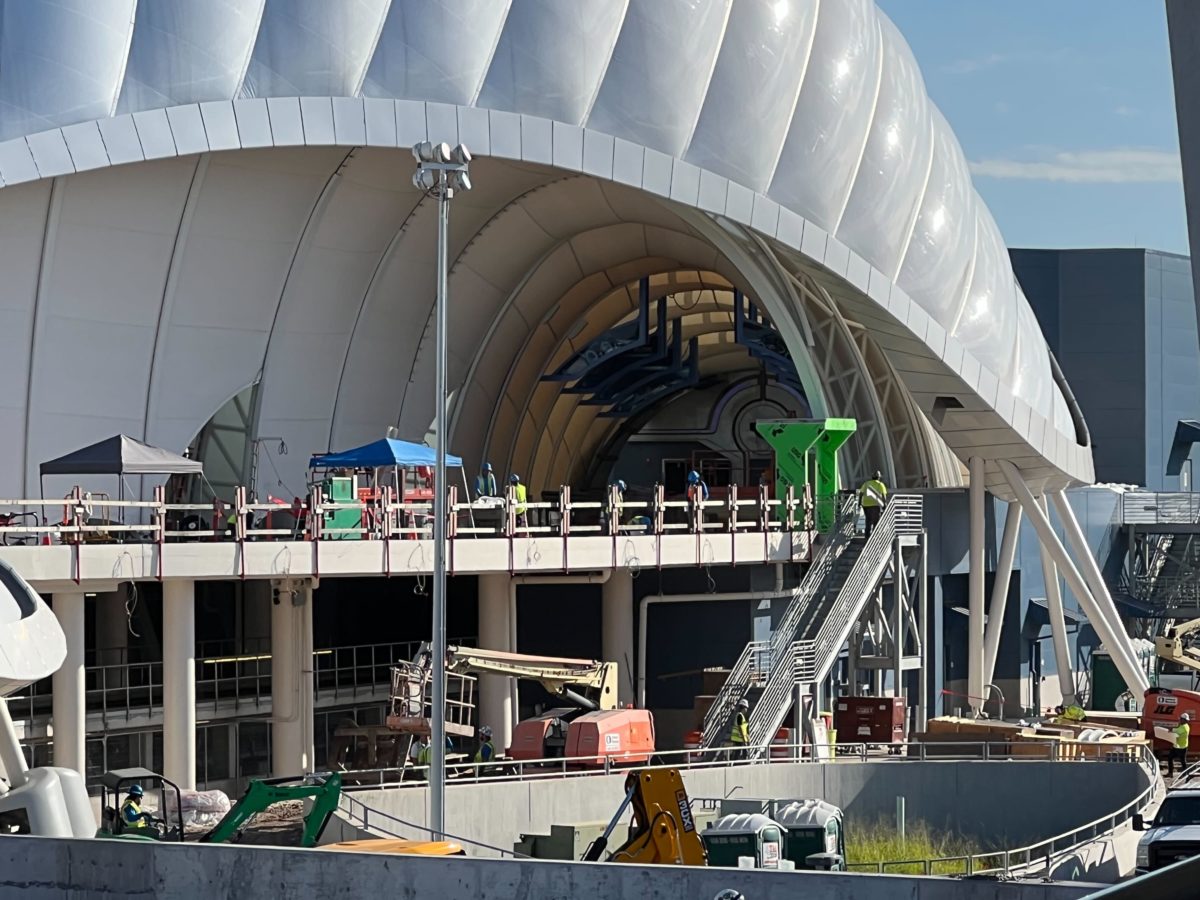 tron tomorrowland construction 10.06.22 9961 1