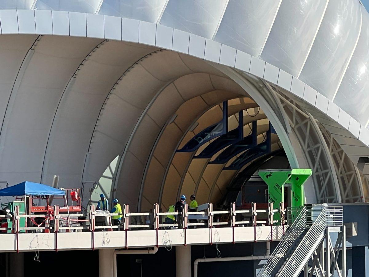 tron tomorrowland construction 10.06.22 9970 1