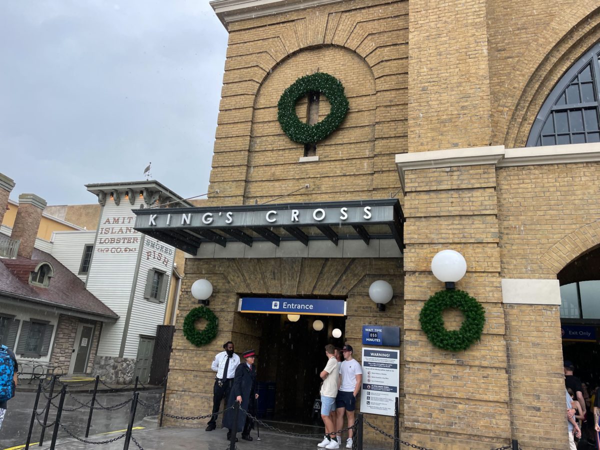 wwohp diagon alley holiday decorations 2022 7781