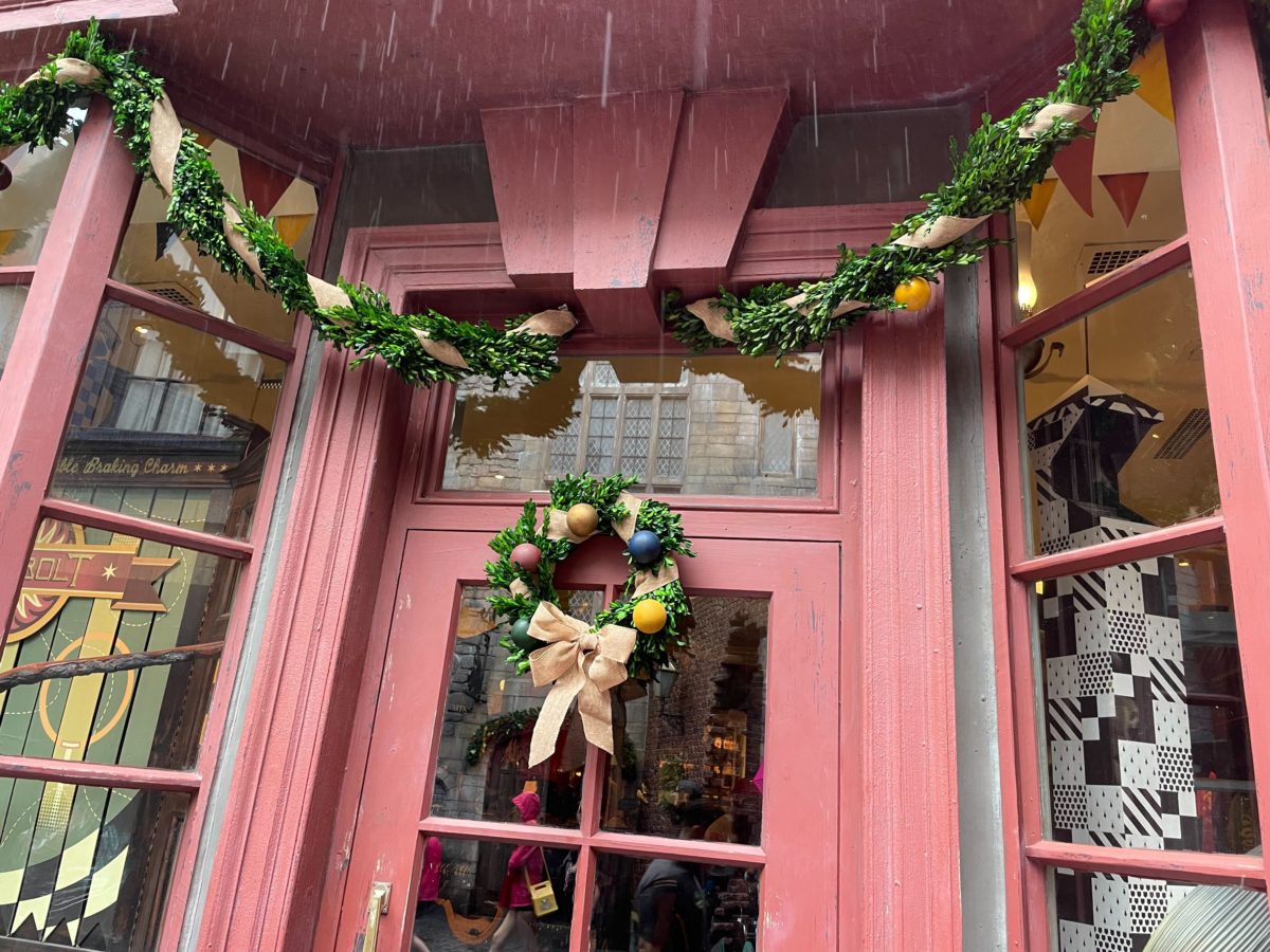 wwohp diagon alley holiday decorations 2022 7791