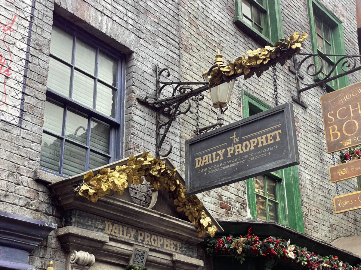 wwohp diagon alley holiday decorations 2022 7835 1