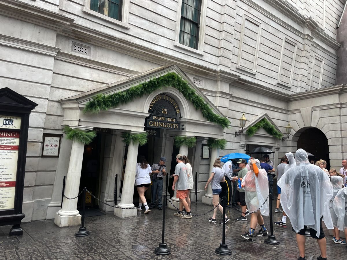 wwohp diagon alley holiday decorations 2022 7848