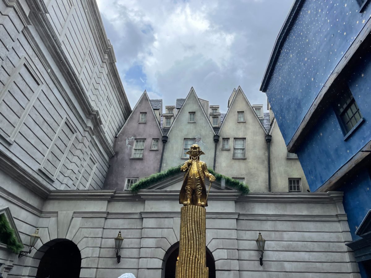 wwohp diagon alley holiday decorations 2022 7849