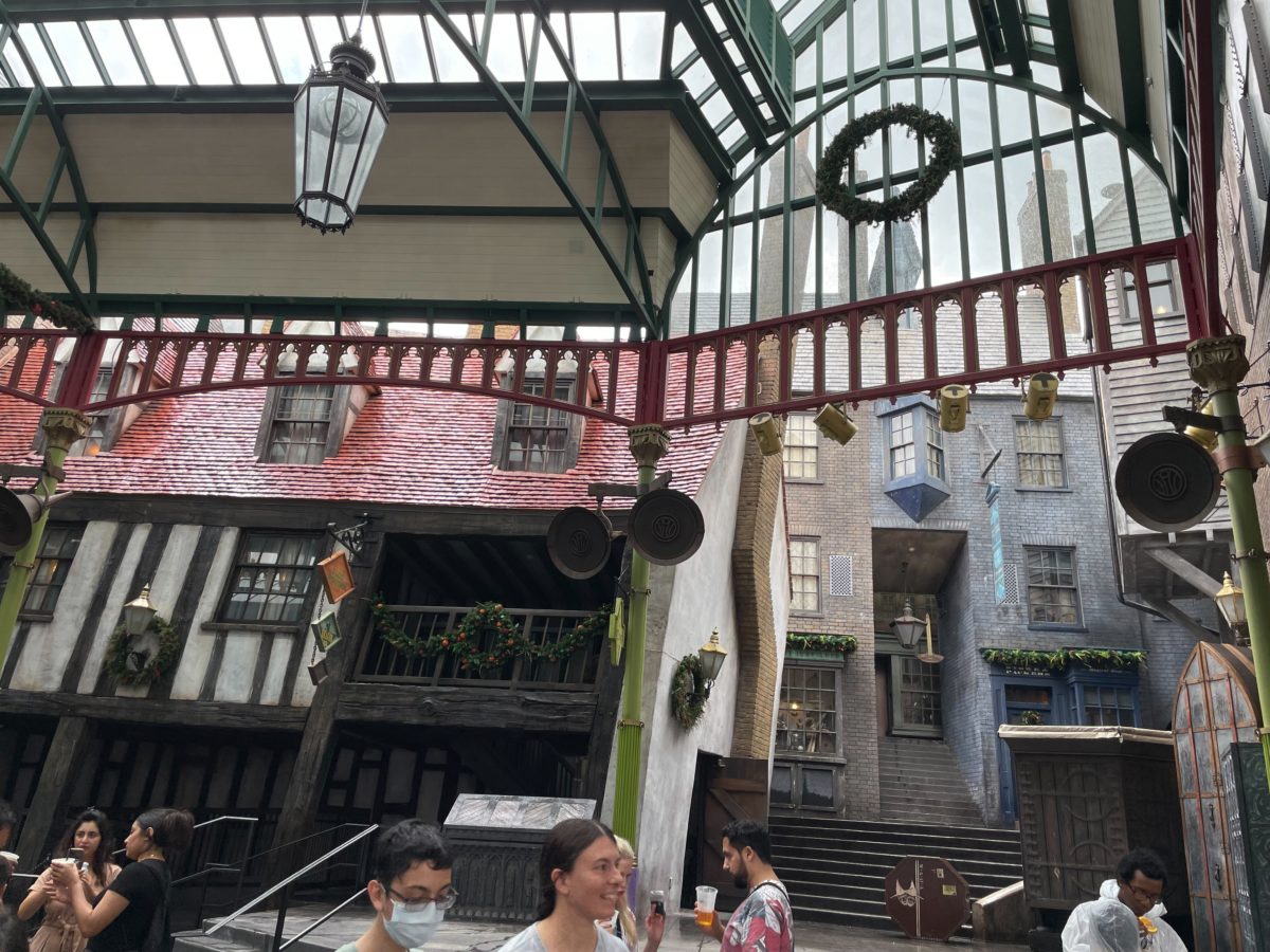 wwohp diagon alley holiday decorations 2022 7862