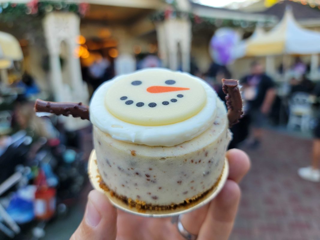 DL Snowman Cinnamon Roll Cheesecake 3