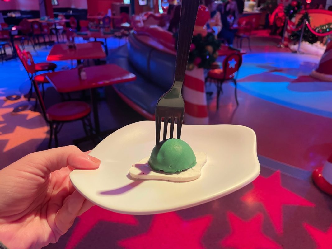 Universal Holidays 2022 Grinch and friends Character Breakfast Review 10