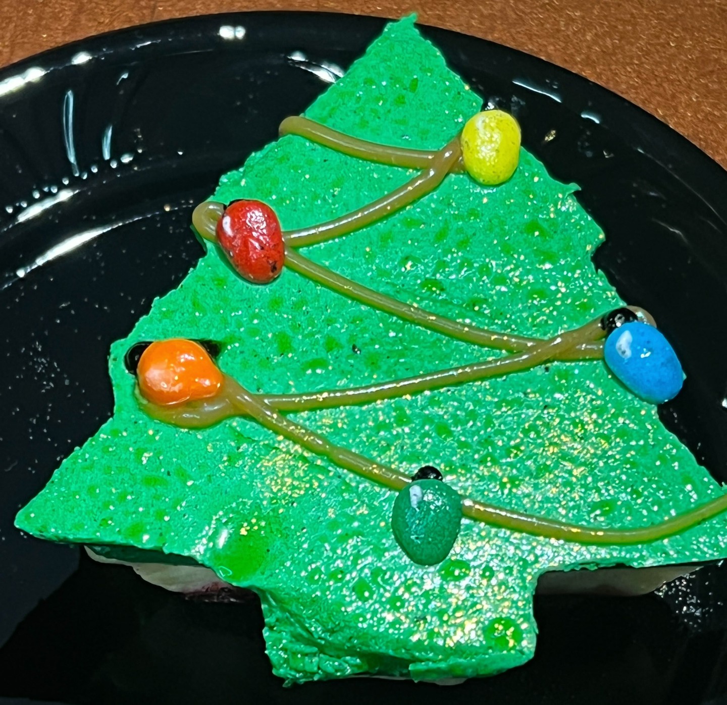 WDW 2022 MVMCP Christmas Tree Cake 1