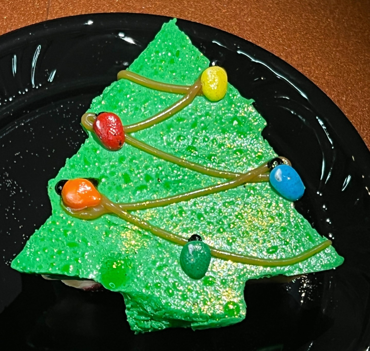WDW 2022 MVMCP Christmas Tree Cake 3