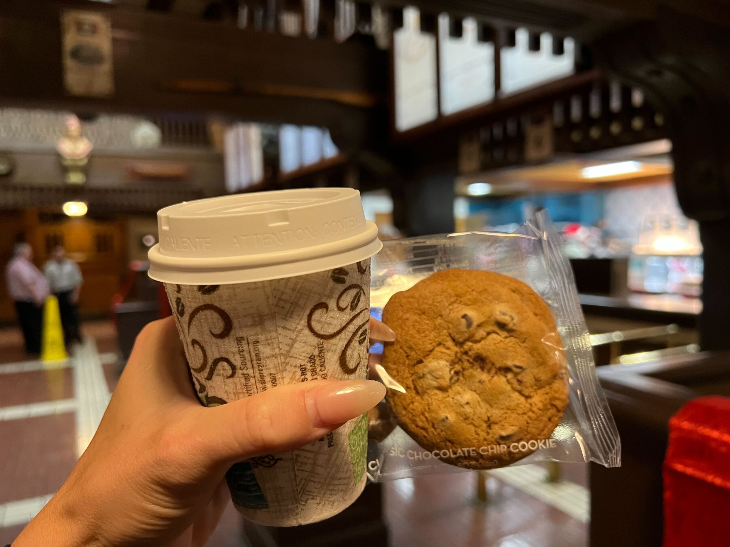 WDW 2022 MVMCP Columbia Harbour House Chocolate Chip Cookie and Hot Cocoa 2 scaled